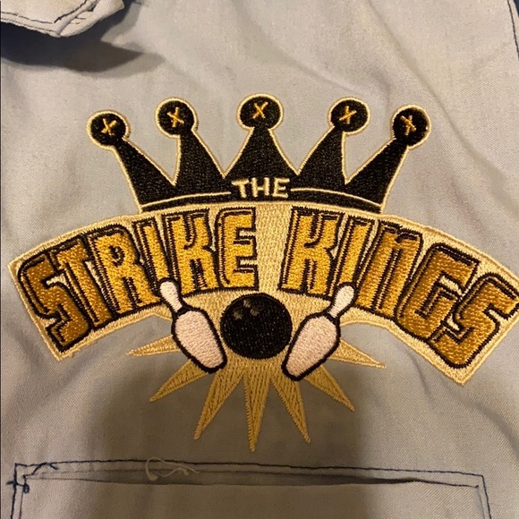 Disney resort men’s bowling shirt. - Picture 7 of 10